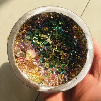 natūralių mineralinių kristalų vario spalvos